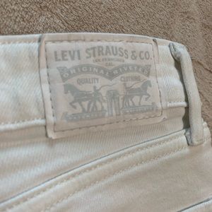 White Levi’s Shorts